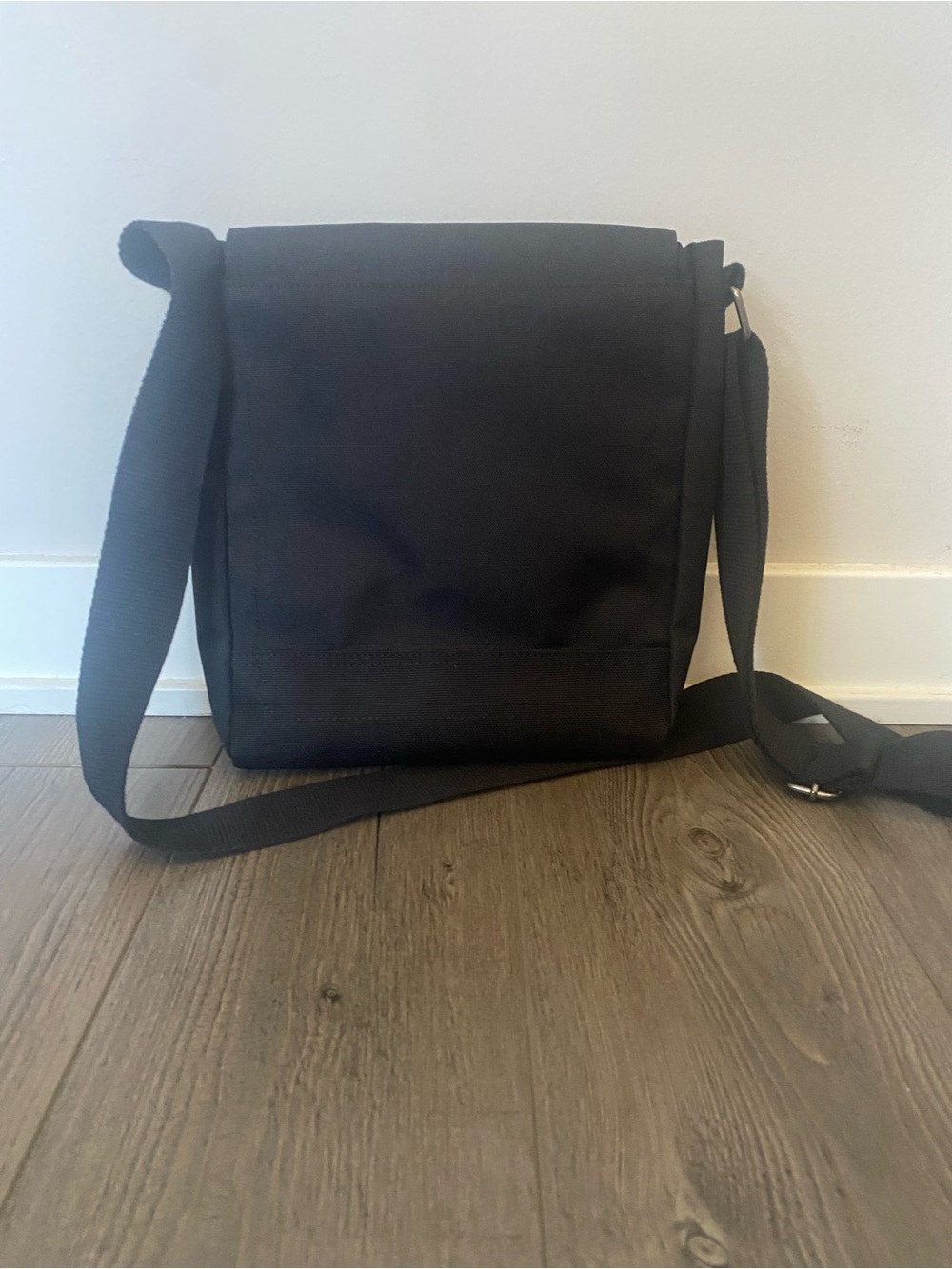 Carhartt Black Crossbody Messenger Bag Adjustable Strap Utility Travel Bag - Picture 4 of 5